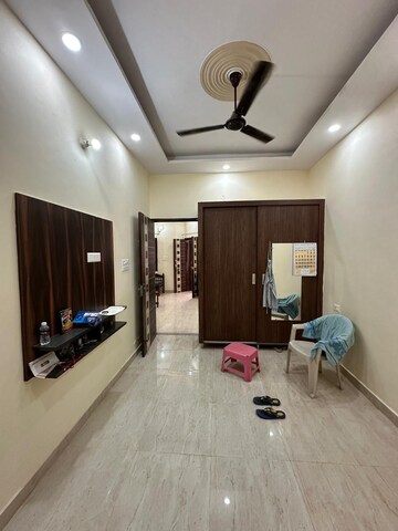 Living Room in 1 RK Builder Floor at Ansal Sushant Lok I, Sector 43 – for Rent