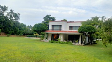6+ BHK Villa – Exterior View View at Ghitorni - for Sale