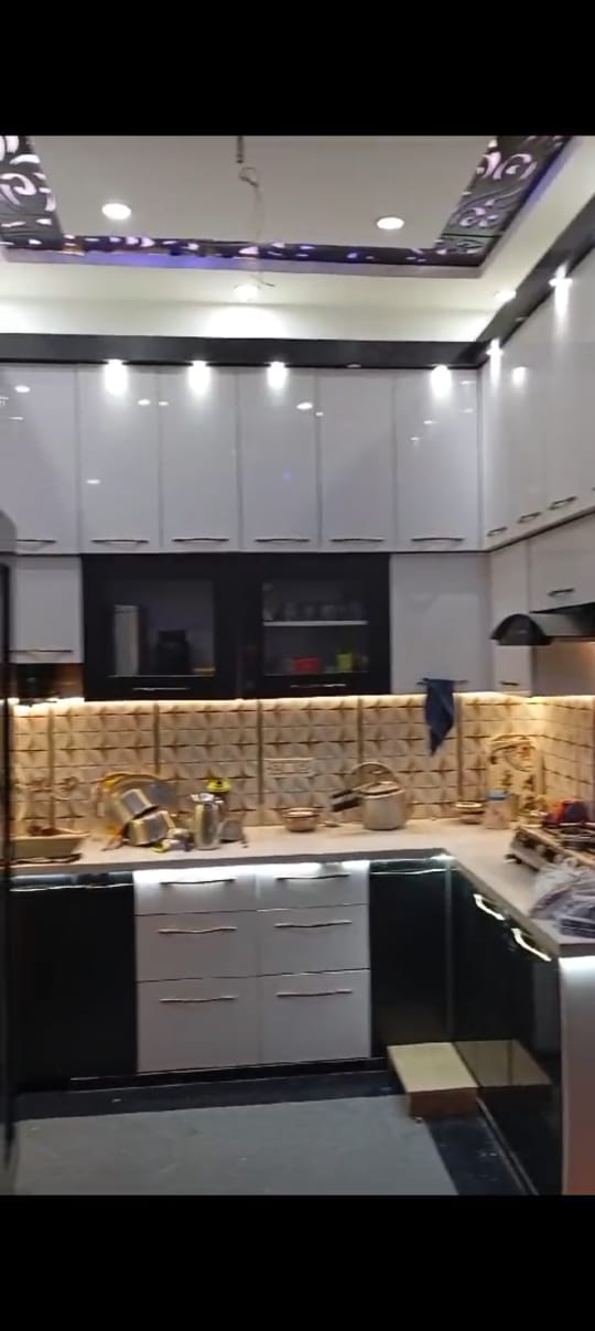 6 BHK + Pooja Room Independent House For Sale in Wave City