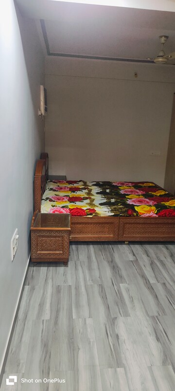 Bedroom in 3 BHK Apartment at Raunak Tower, Pokhran Road No 1 – for Rent