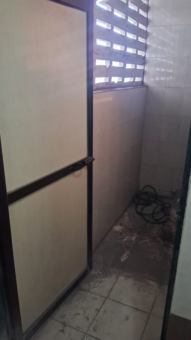 Attached Bathroom, golden-park-phase-i 1 Bedroom 650 Sq.Ft. Apartment In Uthalsar Thane 7897280