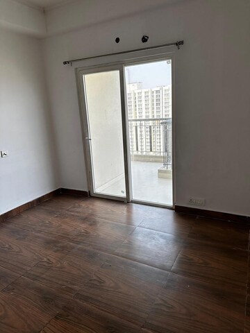 Room in 2 BHK Apartment at Amaatra Homes, Sector 10 Greater Noida – for Sale