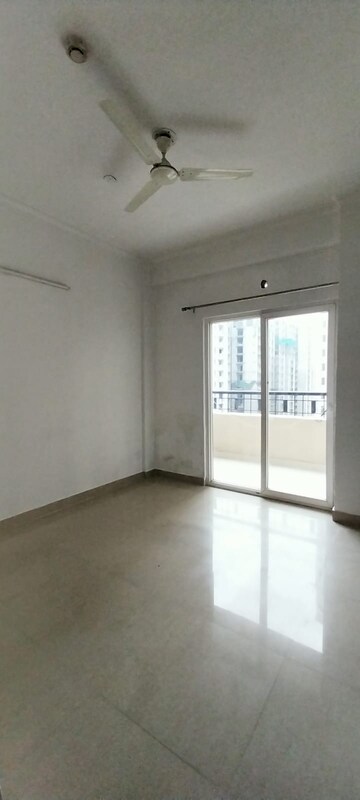 Room in 2 BHK Apartment at Amaatra Homes, Sector 10 Greater Noida – for Sale