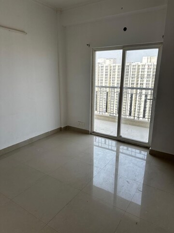 Room in 2 BHK Apartment at Amaatra Homes, Sector 10 Greater Noida – for Sale