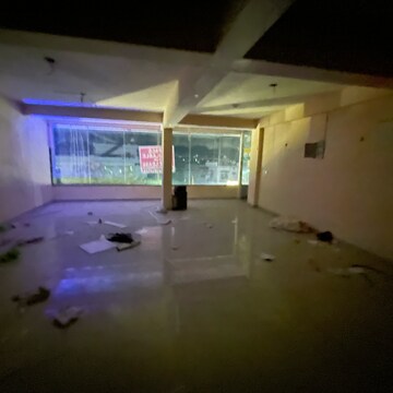 Parking in  Showroom at East Canal Road – for Rent