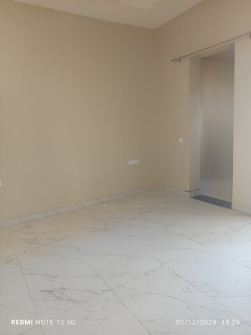 Room in 2 BHK Apartment at Express View Apartment, Sector 93 – for Rent