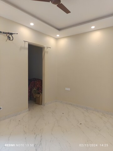 Room in 2 BHK Apartment at Express View Apartment, Sector 93 – for Rent