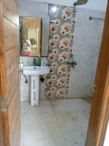 Bathroom in 3 BHK Apartment at Parsvnath Prestige, Sector 93a – for Rent