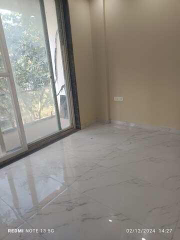 Room in 3 BHK Apartment at Parsvnath Prestige, Sector 93a – for Rent