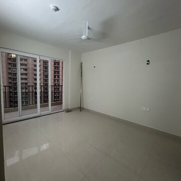 Room in 3 BHK Apartment at Tata Eureka Park, Sector 150 – for Rent