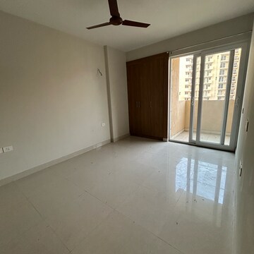 Room in 2 BHK Apartment at Tata Eureka Park, Sector 150 – for Rent
