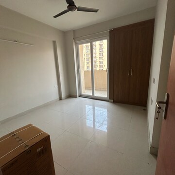 Room in 2 BHK Apartment at Tata Eureka Park, Sector 150 – for Rent