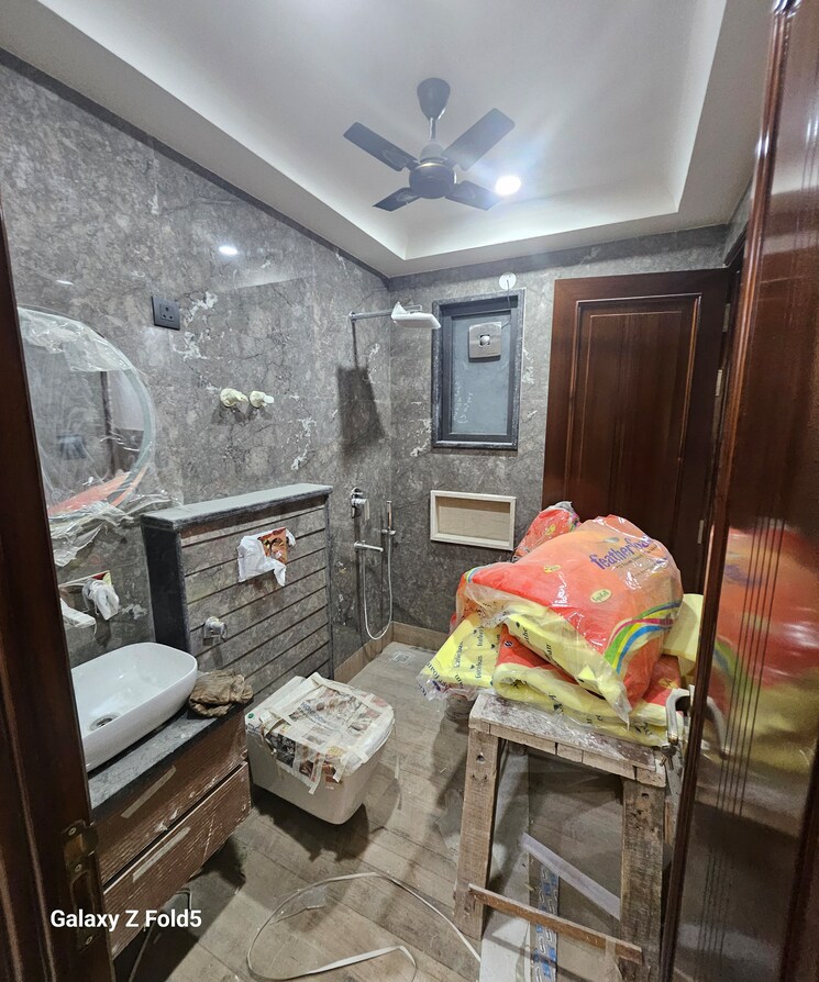 Balcony, sector 29 4 Bedroom 250 Sq.Yd. Builder Floor In Sector 29 Faridabad 7897603