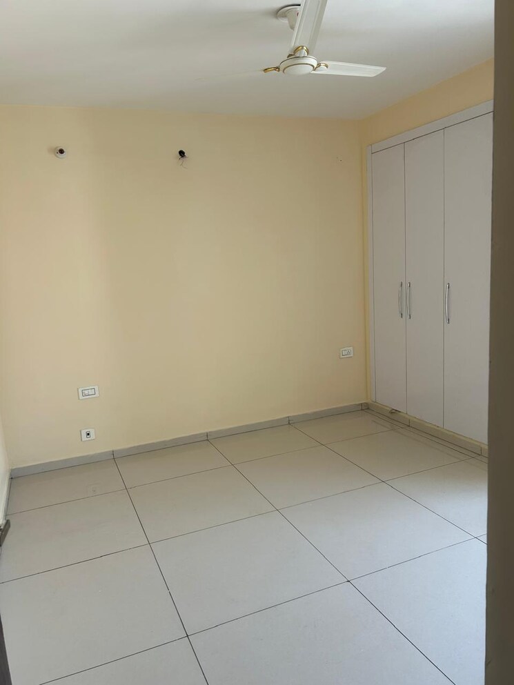 Room, kharar road 3 Bedroom 1530 Sq.Ft. Apartment In Kharar Road Mohali 7897635