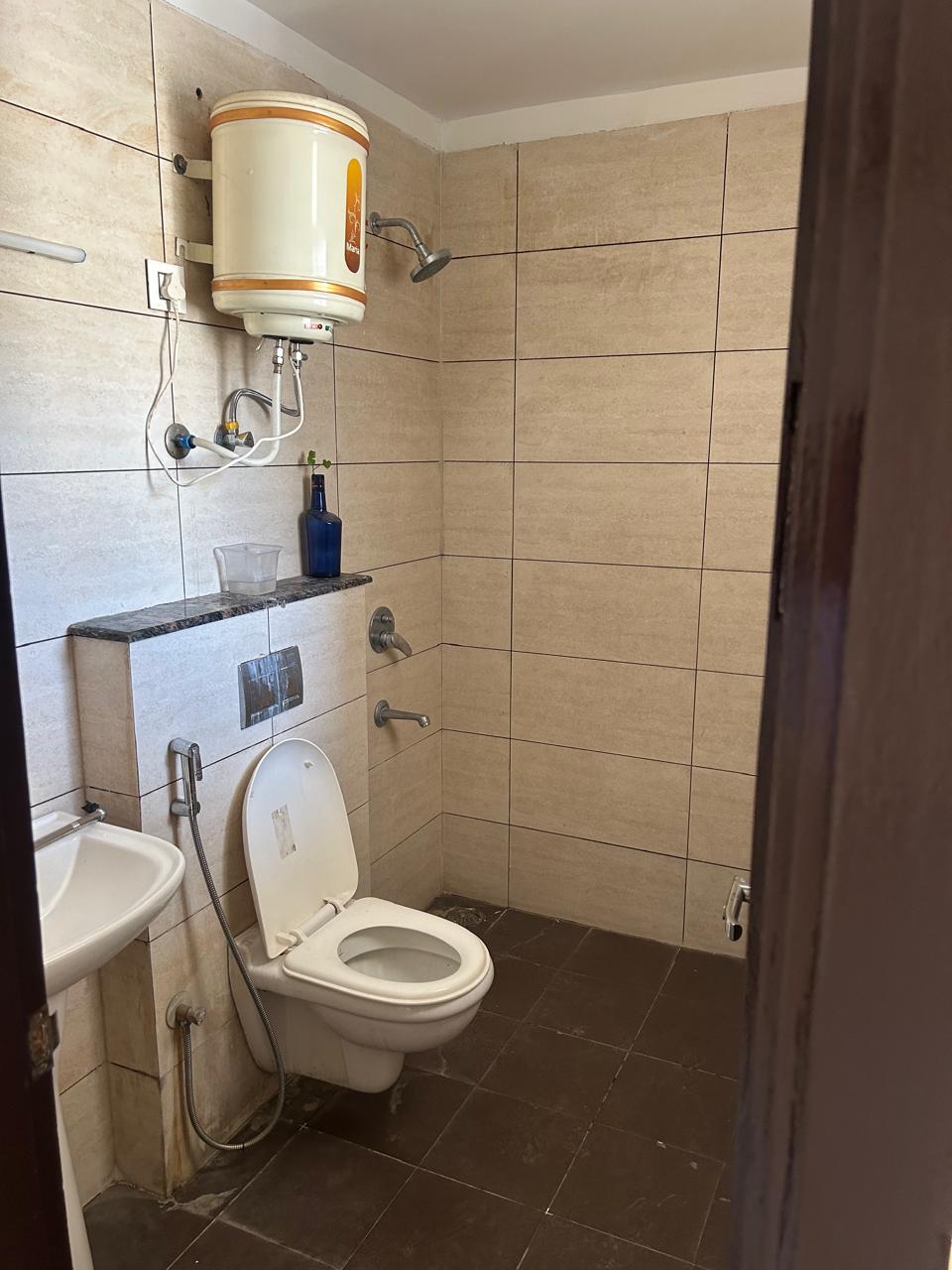 Bathroom, kharar road 3 Bedroom 1530 Sq.Ft. Apartment In Kharar Road Mohali 7897635
