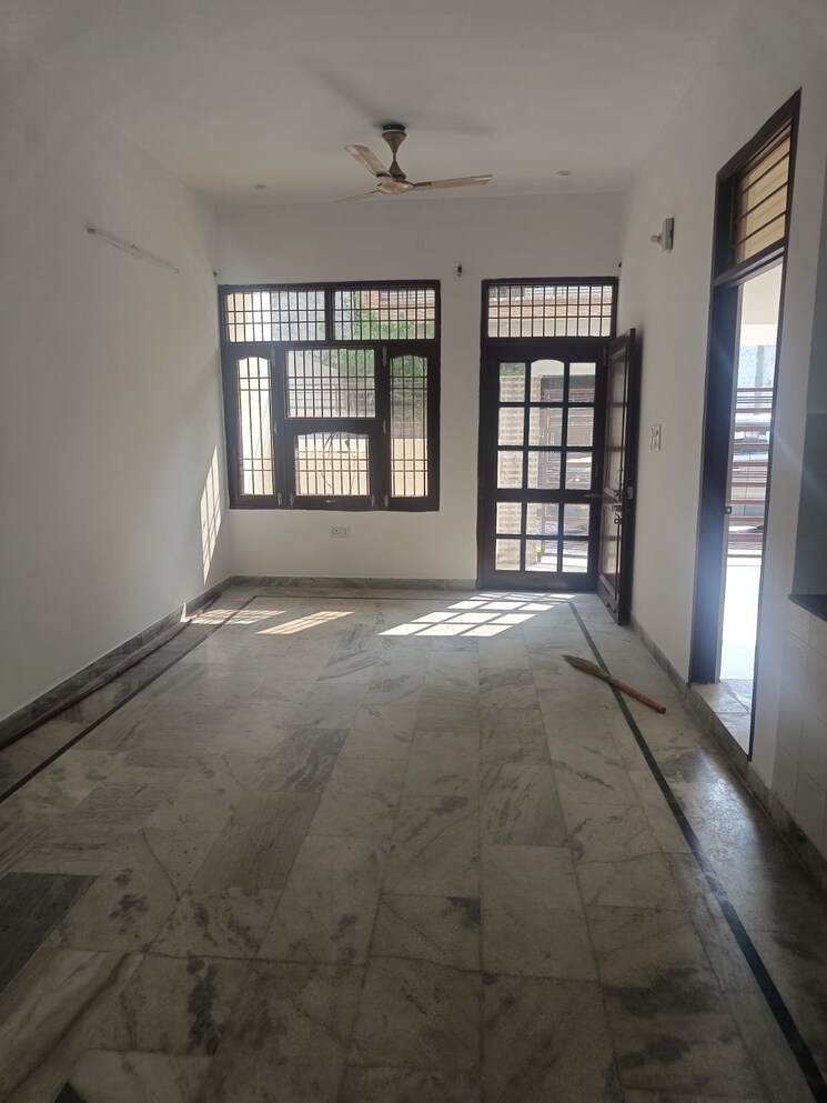 Room, kharar road 3 Bedroom 1530 Sq.Ft. Apartment In Kharar Road Mohali 7897635