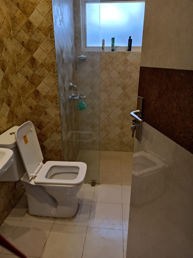 Bathroom, flora-fountain 3 Bedroom 1305 Sq.Ft. Apartment In Tangra Kolkata 7897650