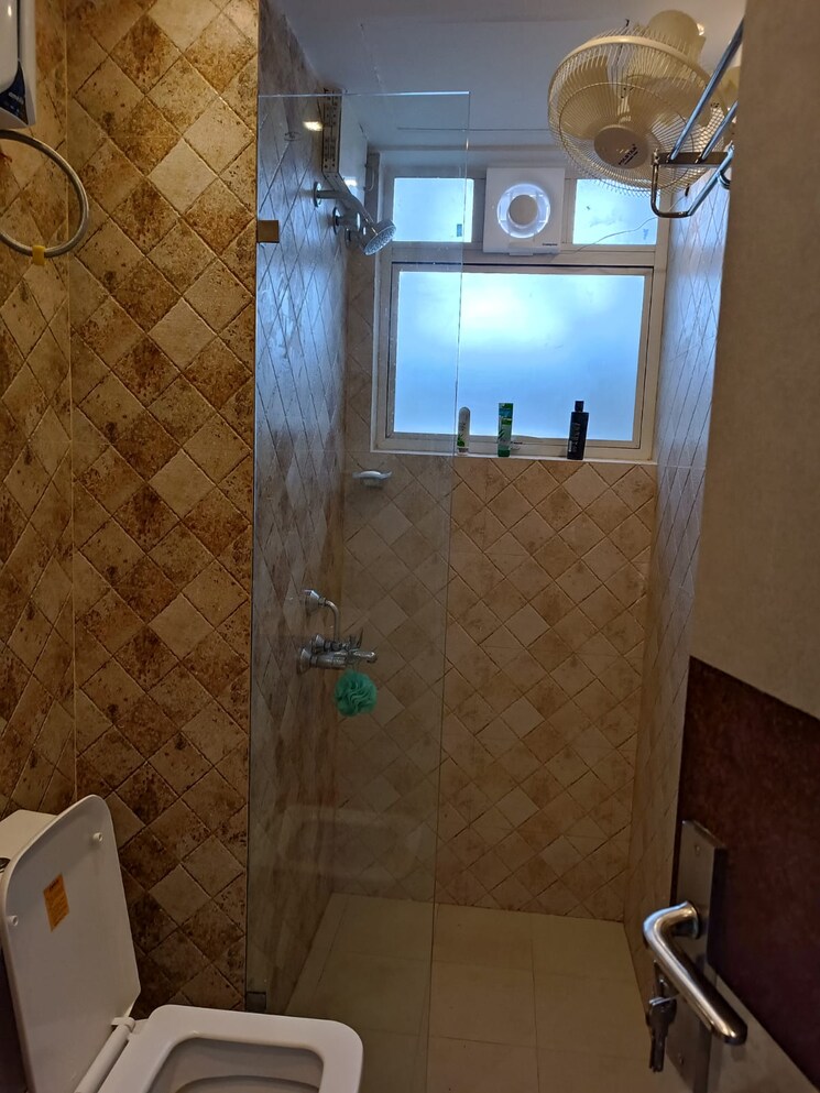Bathroom, flora-fountain 3 Bedroom 1305 Sq.Ft. Apartment In Tangra Kolkata 7897650