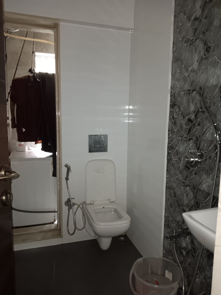 Bathroom, options-kanta-house 3 Bedroom 1200 Sq.Ft. Apartment In Santacruz West Mumbai 7897690