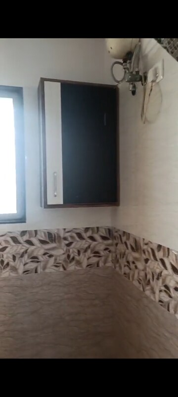 Room in 2 BHK Apartment at Sindhi Society, Chembur – for Rent