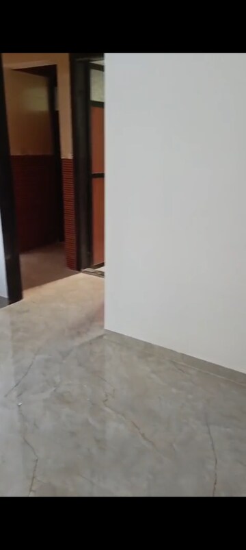 Room in 2 BHK Apartment at Sindhi Society, Chembur – for Rent