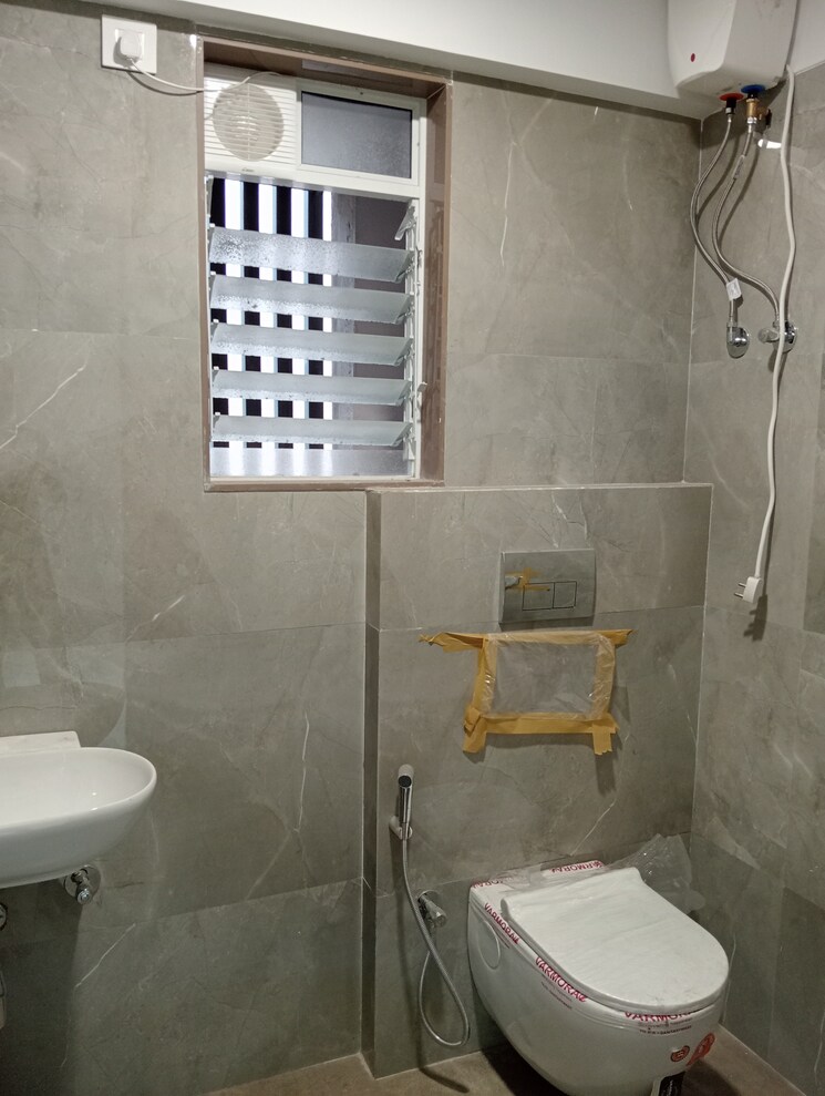 Bathroom, acharat-baug 3 Bedroom 1150 Sq.Ft. Apartment In Santacruz West Mumbai 7897751
