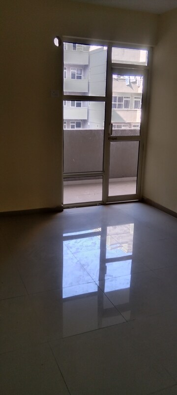 Room in 2 BHK Apartment at Pyramid Heights, Sector 85 – for Rent