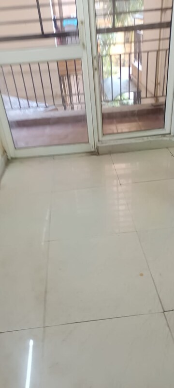 Room in 4 BHK Apartment at Jaypee Kalypso Court, Sector 128 – for Rent