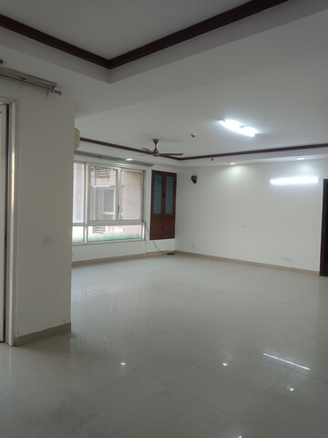 Room in 4 BHK Apartment at Jaypee Kalypso Court, Sector 128 – for Rent