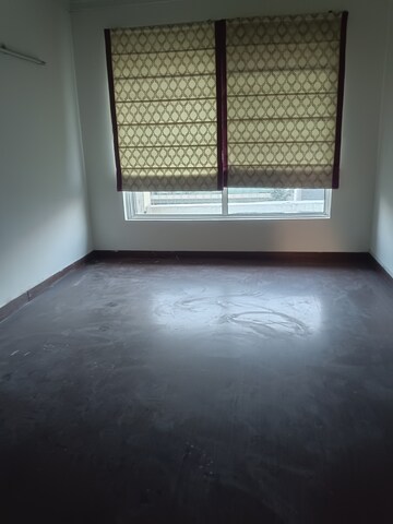 Room in 4 BHK Apartment at Jaypee Kalypso Court, Sector 128 – for Rent