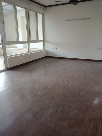 Room in 4 BHK Apartment at Jaypee Kalypso Court, Sector 128 – for Rent