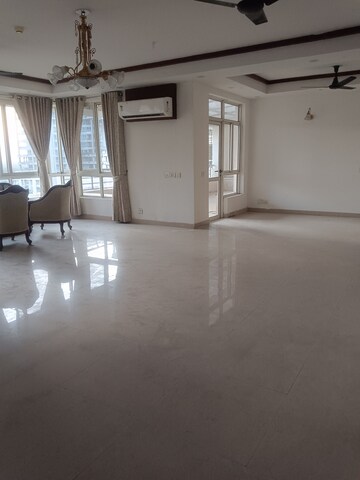 Room in 4 BHK Apartment at Jaypee Kalypso Court, Sector 128 – for Rent