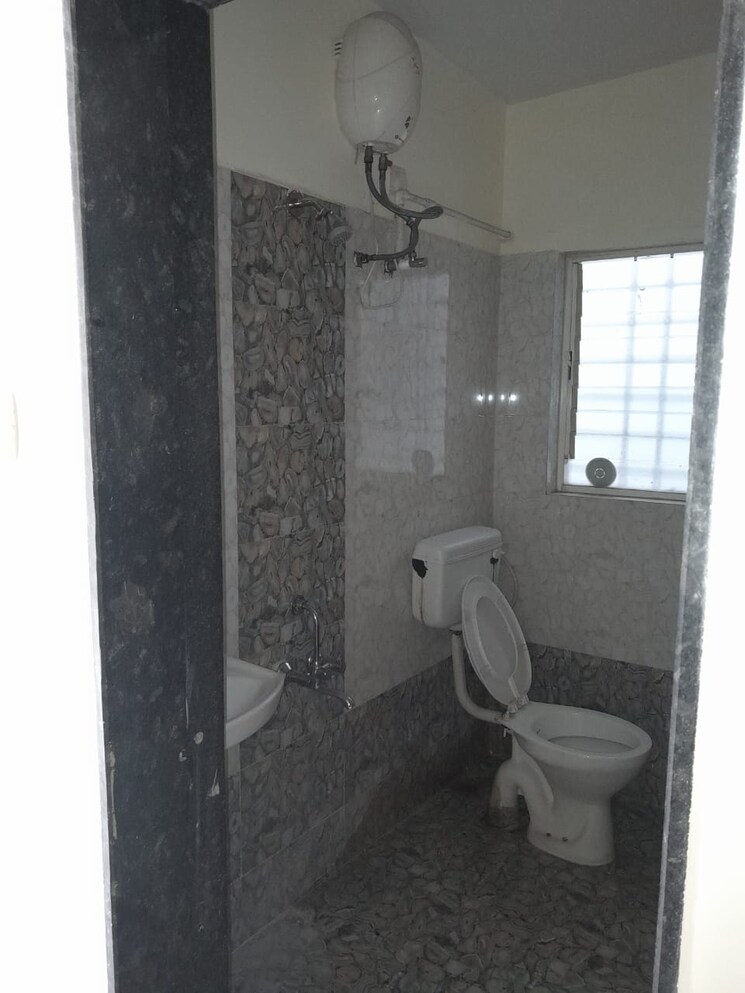 Bathroom, laxmi-sadan-mundhwa 2 Bedroom 650 Sq.Ft. Apartment In Mundhwa Pune 7897938