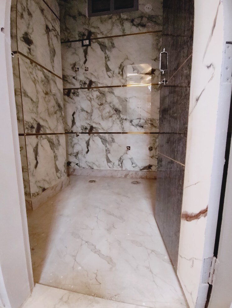 Bathroom, uttam nagar 2 Bedroom 55 Sq.Yd. Builder Floor In Uttam Nagar Delhi 7898004