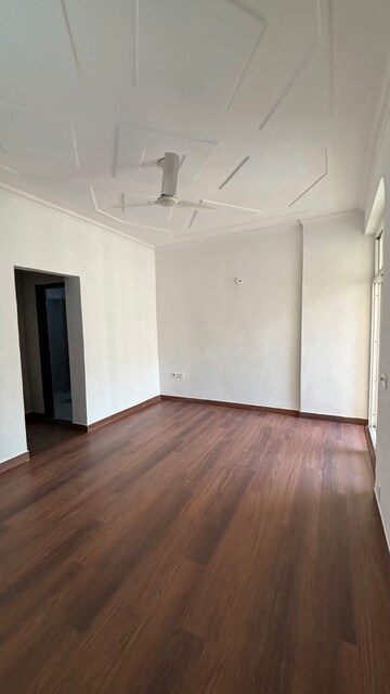 Room in 4 BHK Apartment at 3C Lotus 300, Sector 107 – for Rent