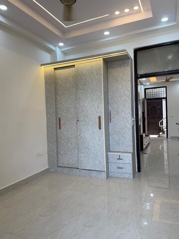 Room in 4 BHK Apartment at 3C Lotus 300, Sector 107 – for Rent