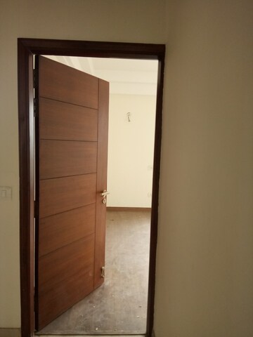 Room in 2 BHK Apartment at Jaypee Greens Pavilion Court, Sector 128 – for Sale