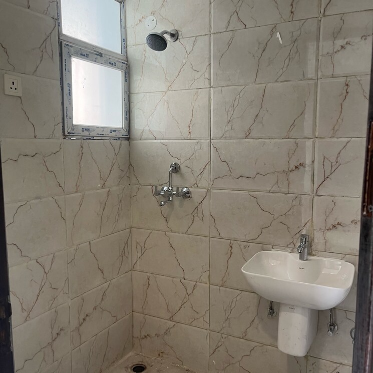 Bathroom, vip road 2.5 Bedroom 1300 Sq.Ft. Apartment In Vip Road Zirakpur 7898033