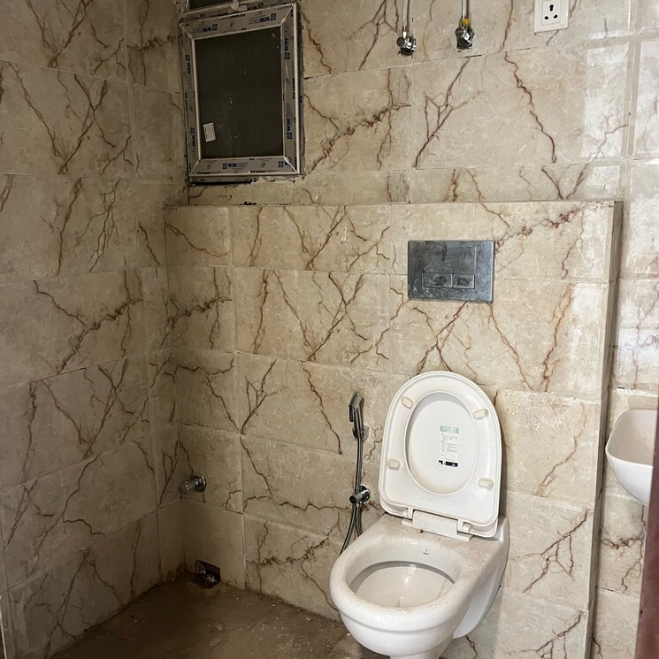Attached Bathroom, vip road 2.5 Bedroom 1300 Sq.Ft. Apartment In Vip Road Zirakpur 7898033