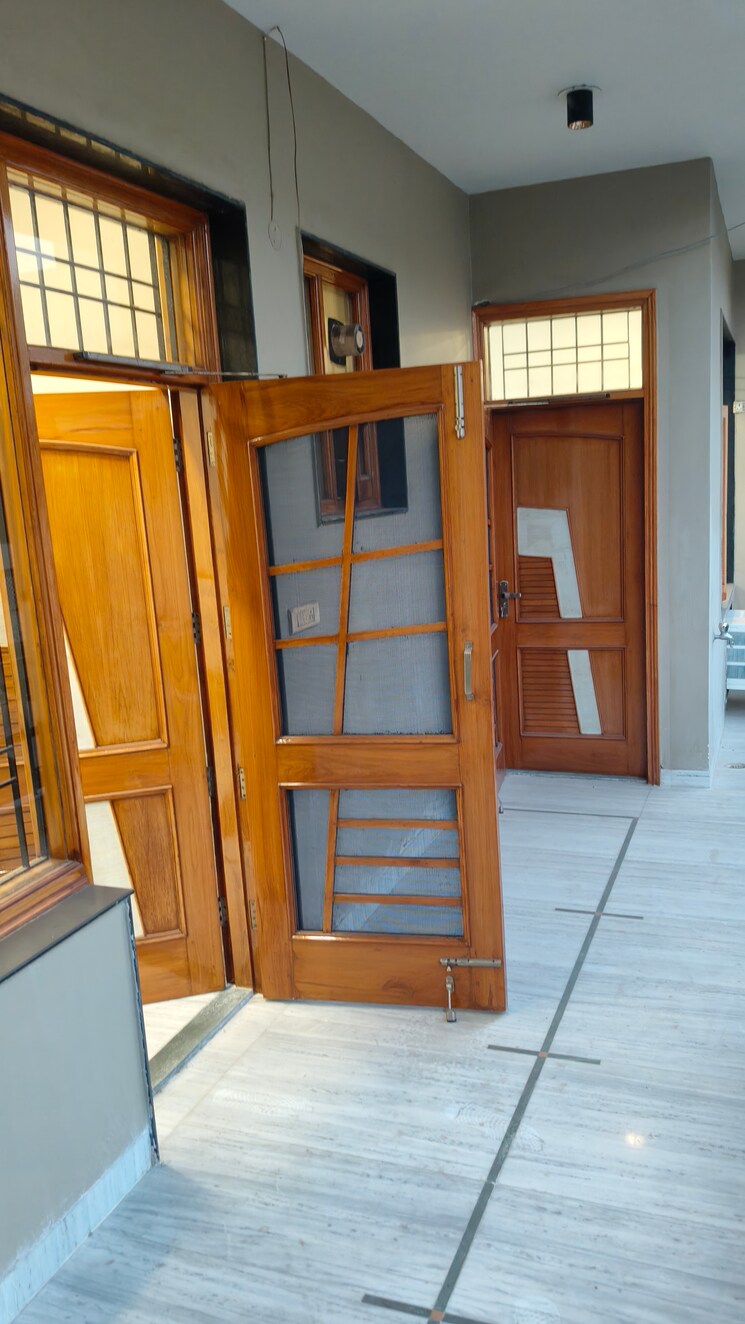 Room, sector 21 6 Bedroom 350 Sq.Yd. Independent House In Sector 21 Panchkula 7898036