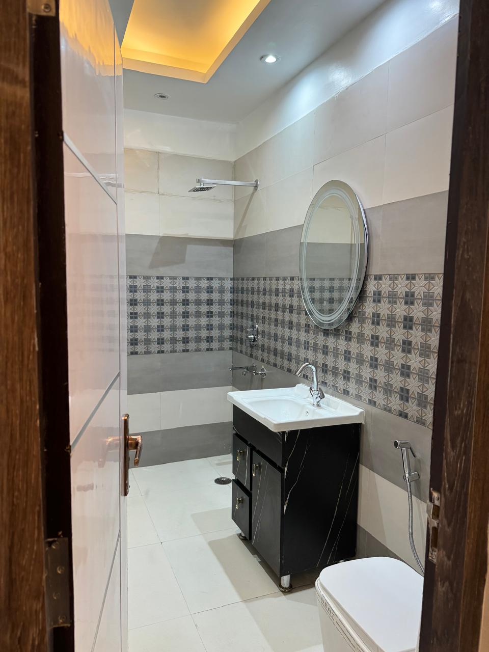 4 BHK + Servant Room,Study Room,Extra Room Apartment For Sale in 3C Lotus 300