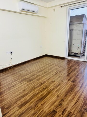 Room in 6 BHK Penthouse at Emaar The Palm Drive-Palm Studios, Sector 66 – for Sale