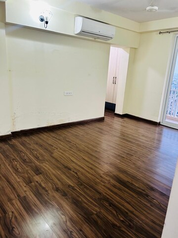 Room in 6 BHK Penthouse at Emaar The Palm Drive-Palm Studios, Sector 66 – for Sale