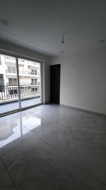 Room in 3 BHK Apartment at MD Leafstone Apartments, Patiala Road – for Rent