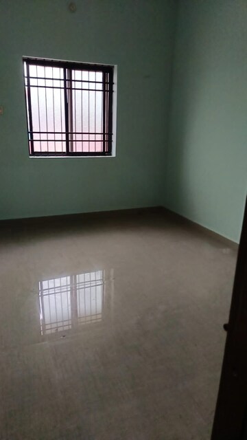 Room in 4 BHK Independent House at Santoshi Nagar – for Rent