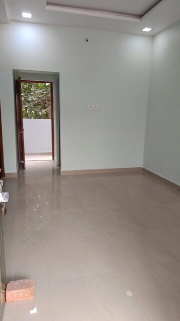Room in 4 BHK Independent House at Santoshi Nagar – for Rent