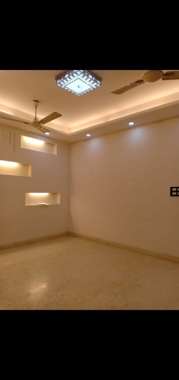 Room in 2 BHK Builder Floor at Hauz Khas – for Rent