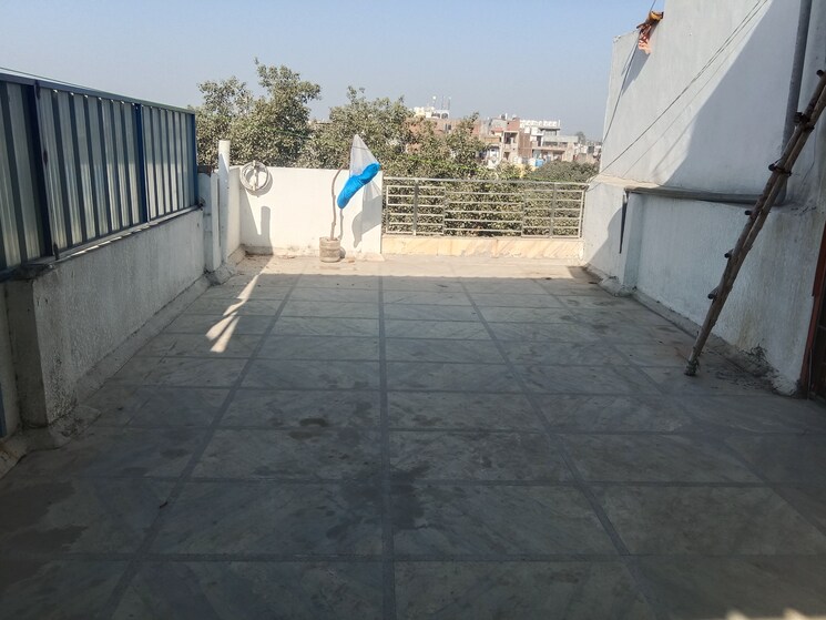 Balcony, ashram 2.5 Bedroom 70 Sq.Yd. Builder Floor In Ashram Delhi 7898366