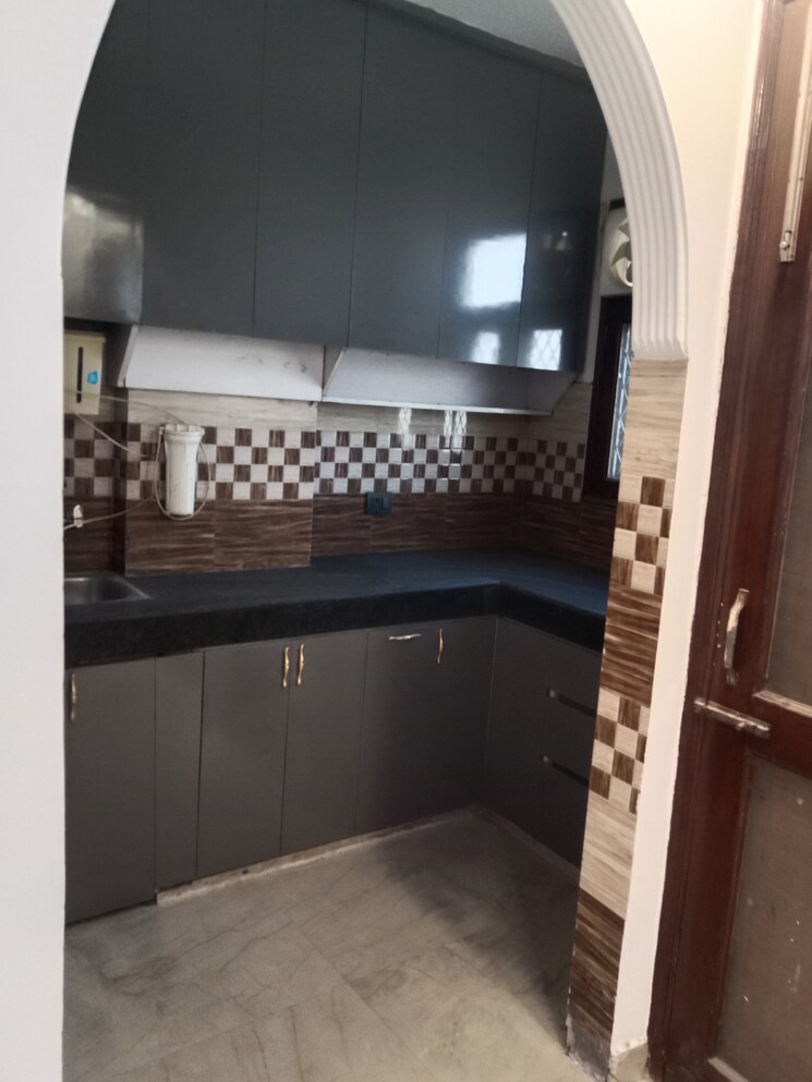Kitchen, ashram 2.5 Bedroom 70 Sq.Yd. Builder Floor In Ashram Delhi 7898366