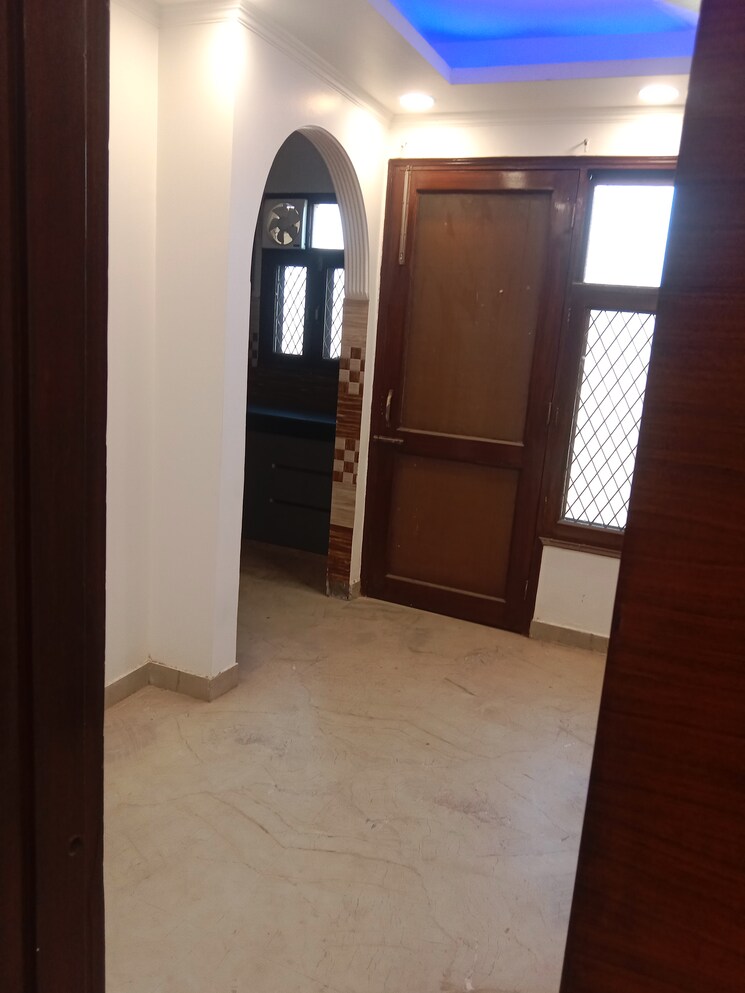 Room, ashram 2.5 Bedroom 70 Sq.Yd. Builder Floor In Ashram Delhi 7898366
